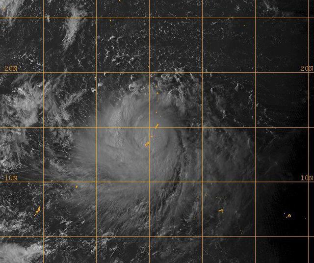台风山竹云图解析:核心云团紧密,美国关岛军事