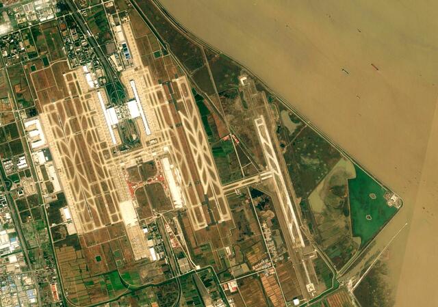 上海浦东国际机场,位于上海市浦东新区长江入海口南岸,靠崇明岛一侧图片