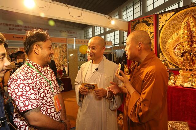 两个和尚九华山佛博会寻宝 偶遇最萌小和尚