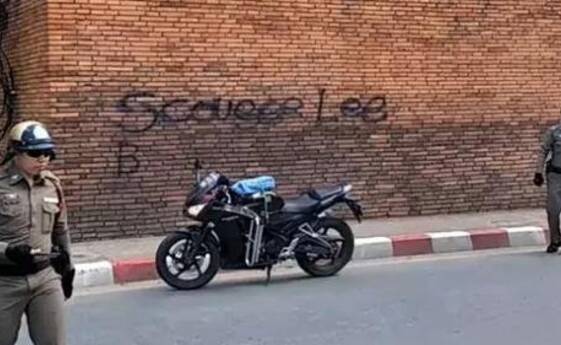 2名游客涂鸦古墙 或被判10年