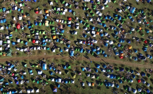 7000人同时参加露营集会