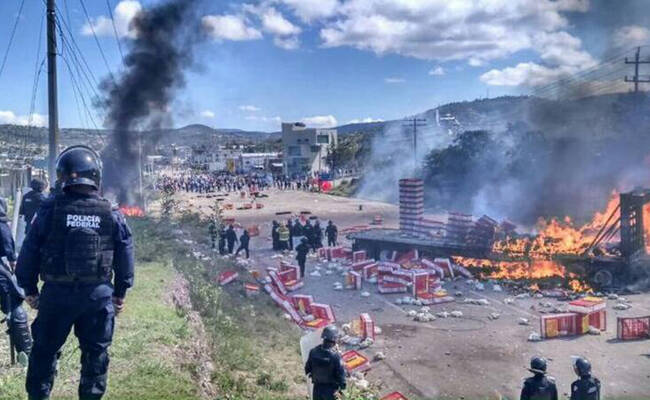 墨西哥：教师与警察对峙6死114伤