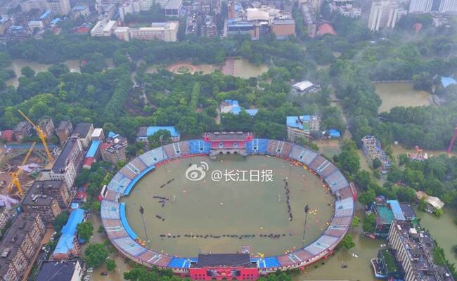 武汉的体育馆也变成“浴缸”了