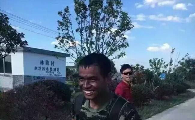 他的这张笑容照刷爆了微信朋友圈