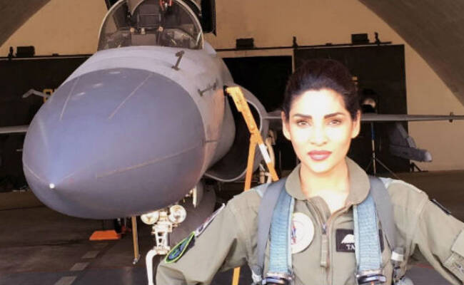 巴基斯坦美女飞行员驾“枭龙”战机？你想多了