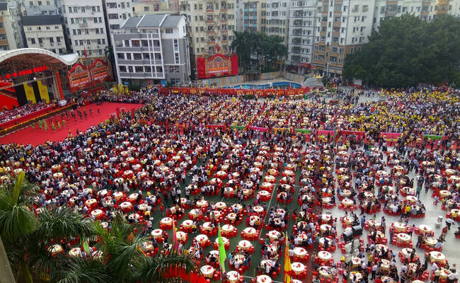 深圳一社区设3200桌宴3.2万人祭祖