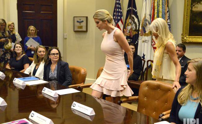 伊万卡会见军人配偶 