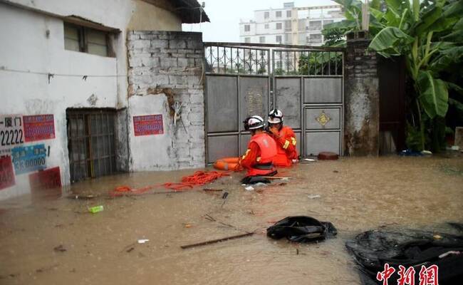 暴雨袭击福建