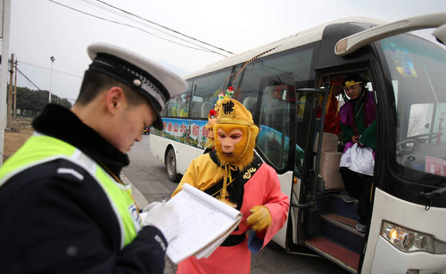 “孙大圣”开车被拿下 还有一车神仙妖怪