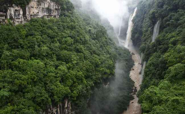 贵州马岭河峡谷丰水期