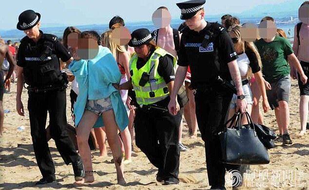 受网络邀请，6000青少年聚到海滩