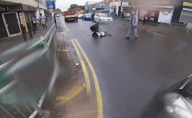 英国司机故意碾压行人逃离画面曝光|组图