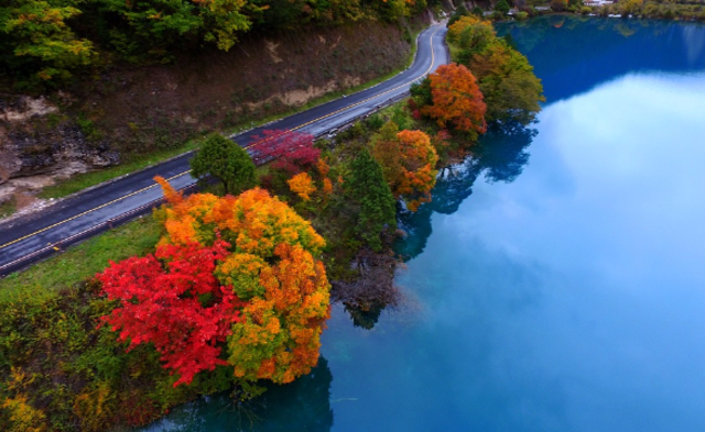 九寨沟震后第一个秋天 景观恢复大半
