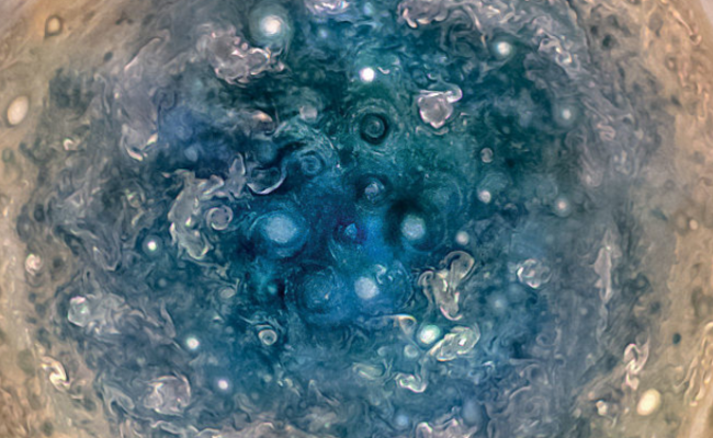 NASA发布震撼木星高清“写真集”