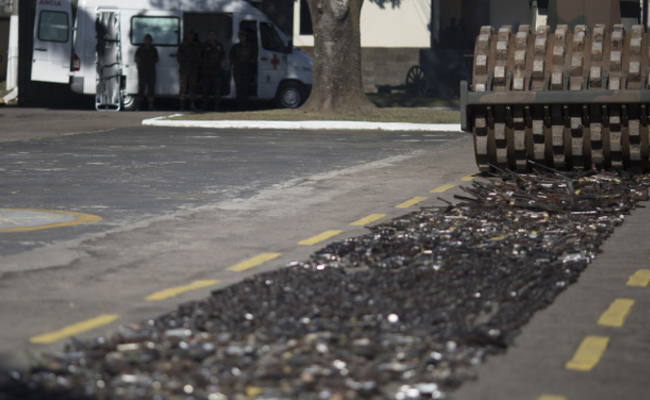 这些废铁本来是8000支枪