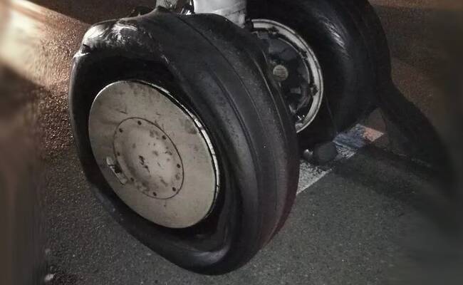 埃及客机爆胎致机场关闭