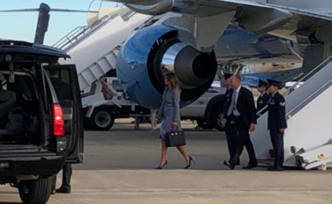 专机冒烟 美第一夫人被迫返航