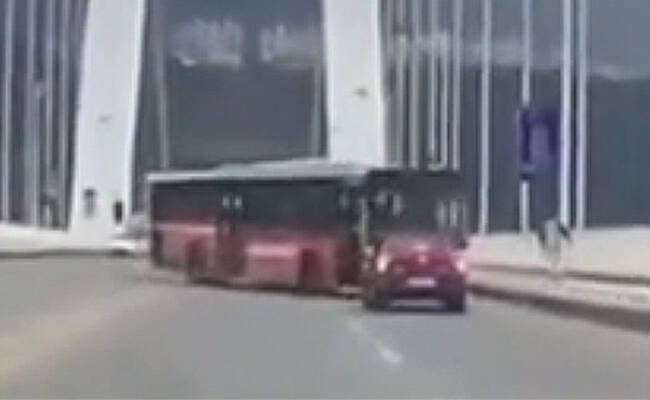 重庆坠江公交正面撞击画面曝光