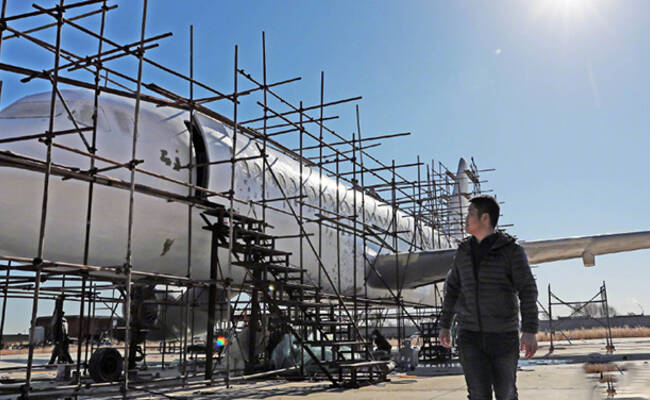 辽宁农民花200多万纯手工造“飞机”