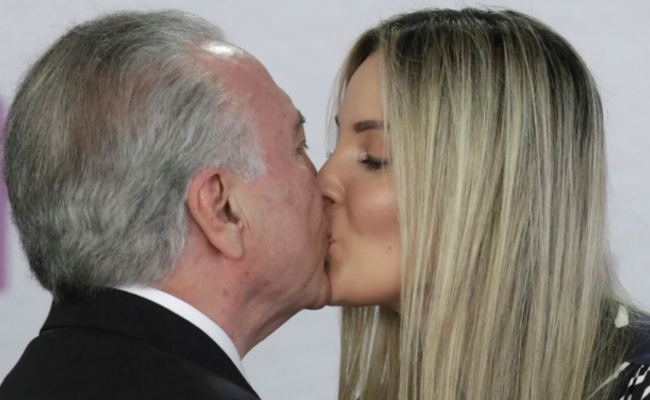 巴西总统与娇妻高调秀恩爱