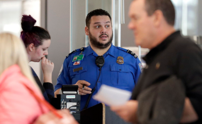 政府“关门” 美安检员圣诞节无薪加班