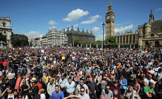 超4万人在伦敦街头抗议脱欧