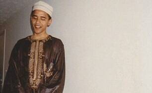 奥巴马旧照曝光 穿穆斯林传统服饰