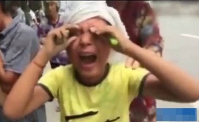 工人商场堕亡 10岁儿子维权被喷辣椒水