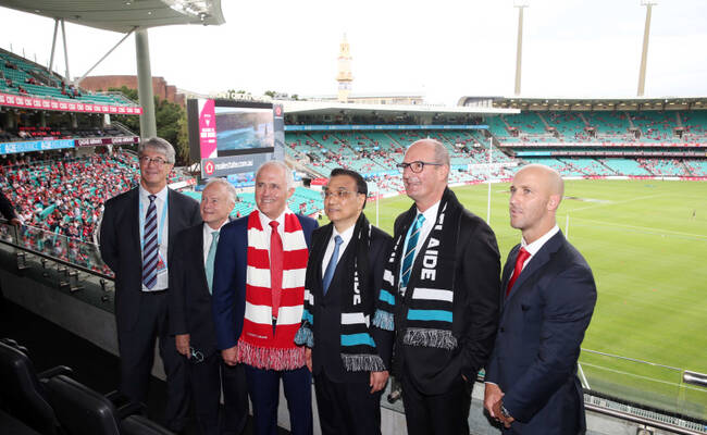 李克强观看澳式橄榄球比赛