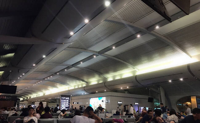 重庆机场一晚两次遭无人机干扰 上万人受影响