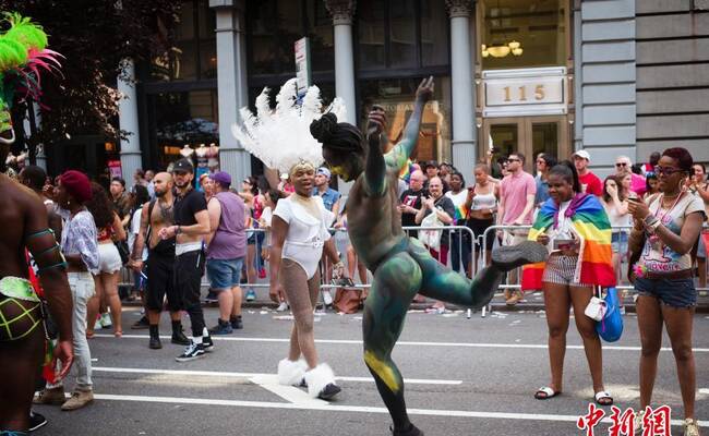 全球最大同性恋大游行在纽约举行