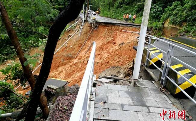 深圳特大暴雨：8分钟后，这条路全部垮掉