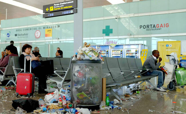 这是清洁员罢工后的机场