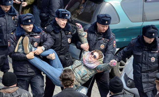 俄罗斯爆发大规模非法反腐游行