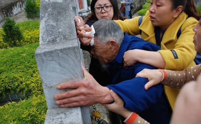 八旬烈士父亲苦寻38年 终于实现看望儿子愿望