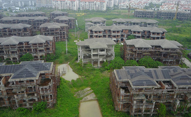 70余栋高档别墅“烂尾” 看门大爷垦荒种菜