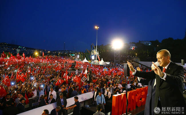 土耳其未遂政变1周年 埃尔多安呼吁恢复死刑