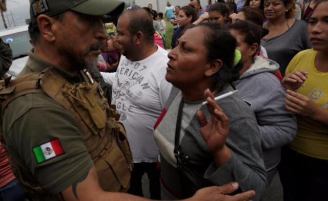 墨西哥一监狱发生骚乱 亲属在外面情绪激动丨现场图