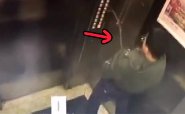 男孩对按键撒尿 致电梯短路自己被困