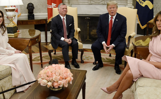 梅拉尼娅与约旦王后同框比美