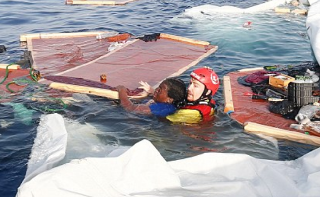 利比亚击毁移民船 致妇女儿童死亡