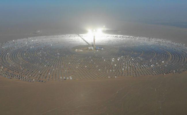 戈壁滩现1.2万面镜子