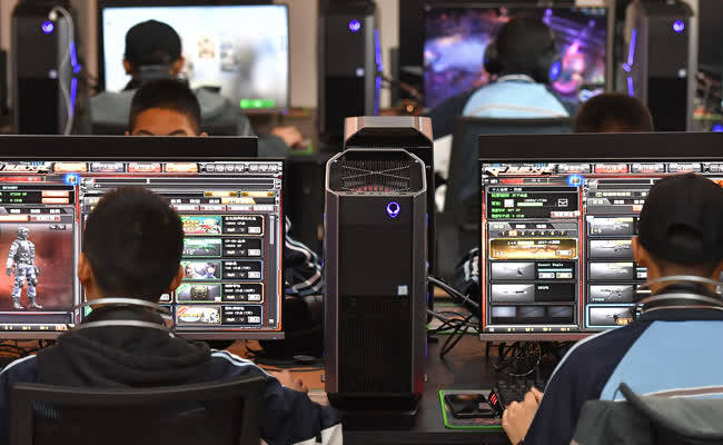 上课打游戏 新疆一学校开设电竞专业