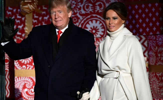 特朗普与梅拉尼娅手牵手出席活动