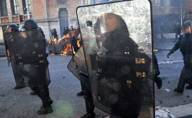 法国暴乱致卢浮宫、埃菲尔铁塔关闭