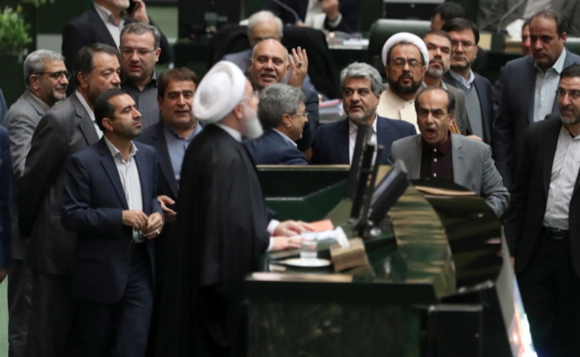 伊朗总统4700万亿预算案对抗美国