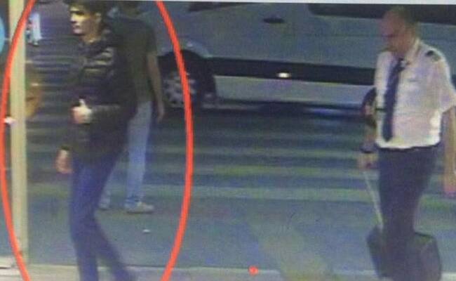 土耳其机场恐袭疑犯穿羽绒服掩饰炸弹画面