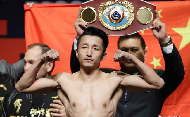 邹市明夺拳王与娇妻热吻