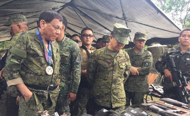杜特尔特一身军装突访战区营地