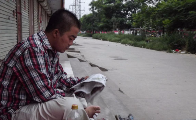 传销亲历者：被百人洗脑 饿得抓蚂蚱吃|组图